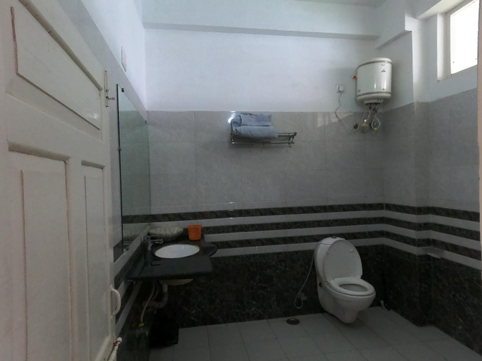 Bathroom 3, Hostel Crown Udaipur , Udaipur