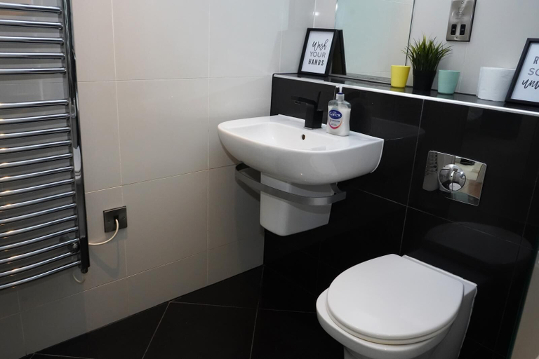 Bathroom 3, Inviting 2-bed Apartment in Sheffield, Sheffield