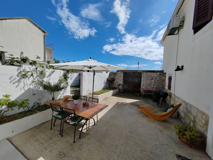 Others 3, Stunning 2-bed House in Jezera With Sea Views, Tisno