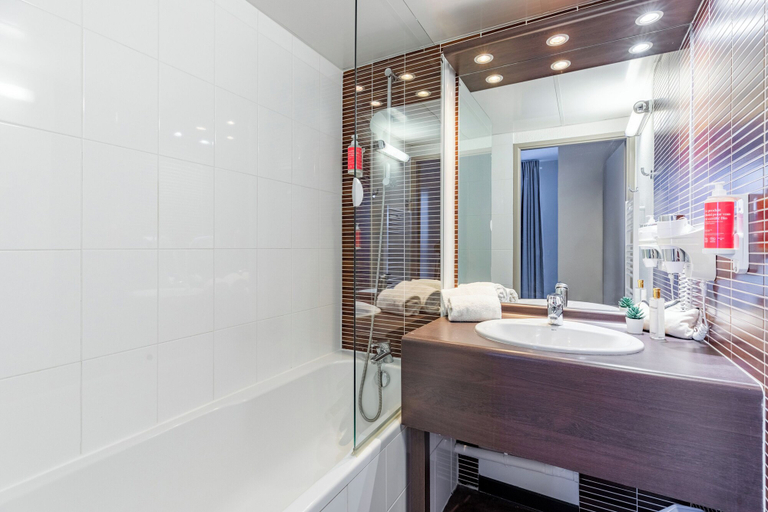 Bathroom 4, Appart'City Confort Nantes Ouest St Herblain, Loire-Atlantique