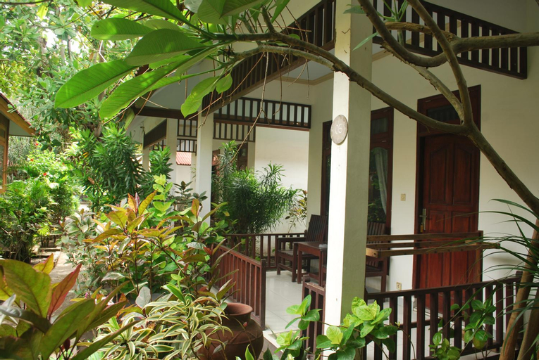 Exterior 8