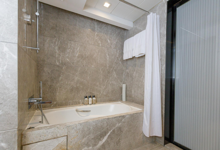 Bathroom 12