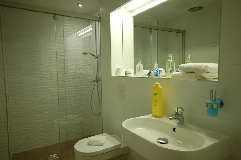 Bathroom 4, Resort Sitges Apartment Free Parking, Barcelona
