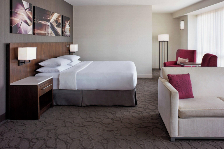 Bedroom 3, Delta Hotels Ottawa City Centre, Ottawa