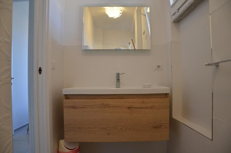 Bathroom 4, Porto Ottiolu Resort, Nuoro