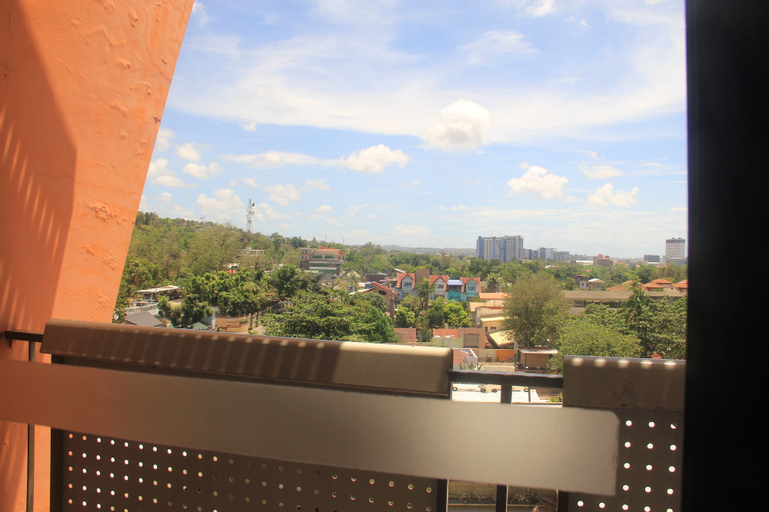 Exterior & Views 20