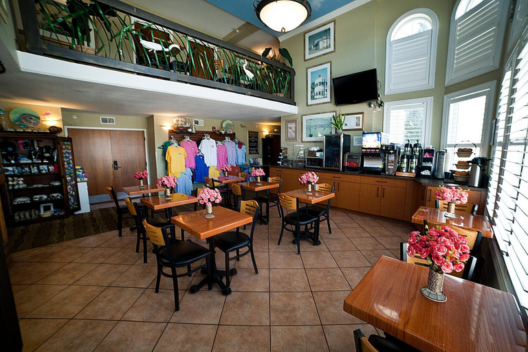 Food & Drinks 4, DeSoto Beach Gardens, Chatham