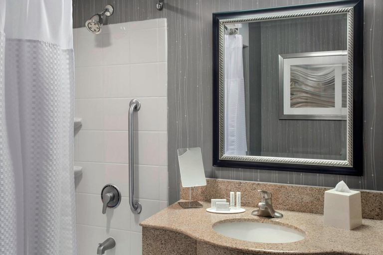 Bathroom 4, Courtyard Paramus, Bergen
