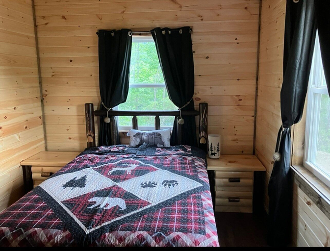 Bedroom 3, A Bears Heaven, Graham