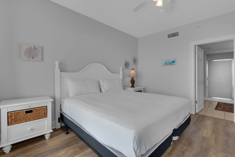 Bedroom 3, Treasure Island 0207, Bay