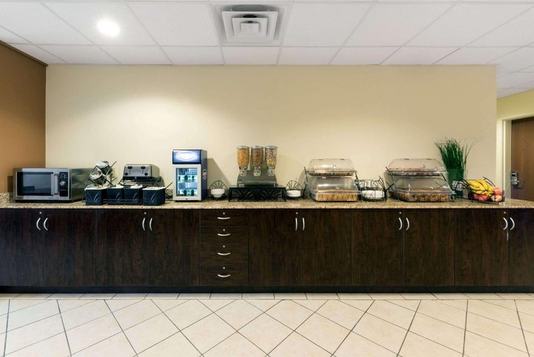 Food & Drinks, Microtel Inn & Suites by Wyndham Eagle Pass, Maverick
