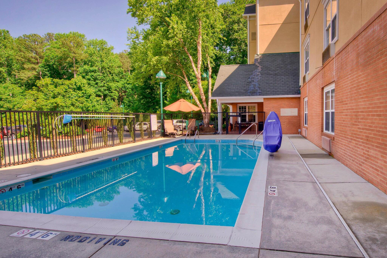 Sport & Beauty 5, TownePlace Suites Raleigh Cary/Weston Parkway, Wake