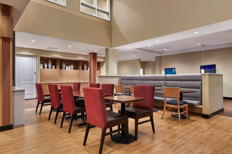 Food & Drinks 4, Towneplace Suites Fort McMurray, Division No. 16