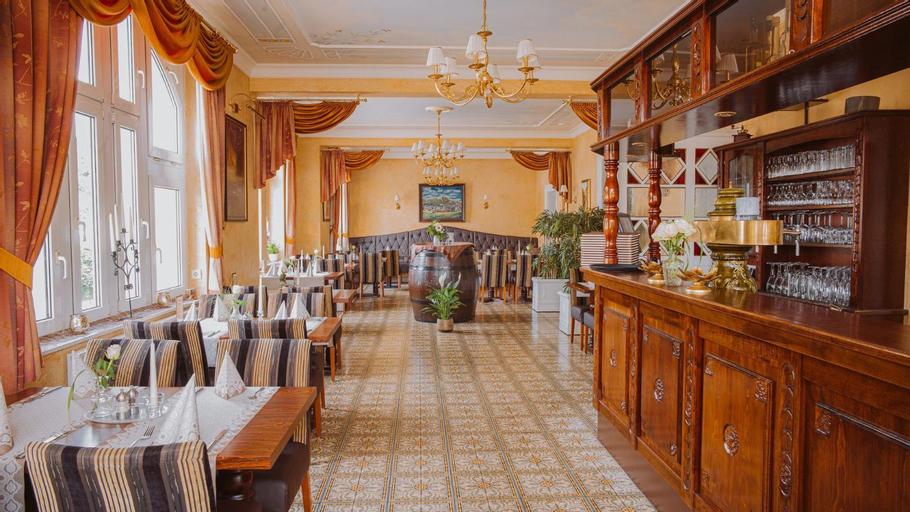 Food & Drinks 4, Alte Landratsvilla Hotel Bender, Westerwaldkreis