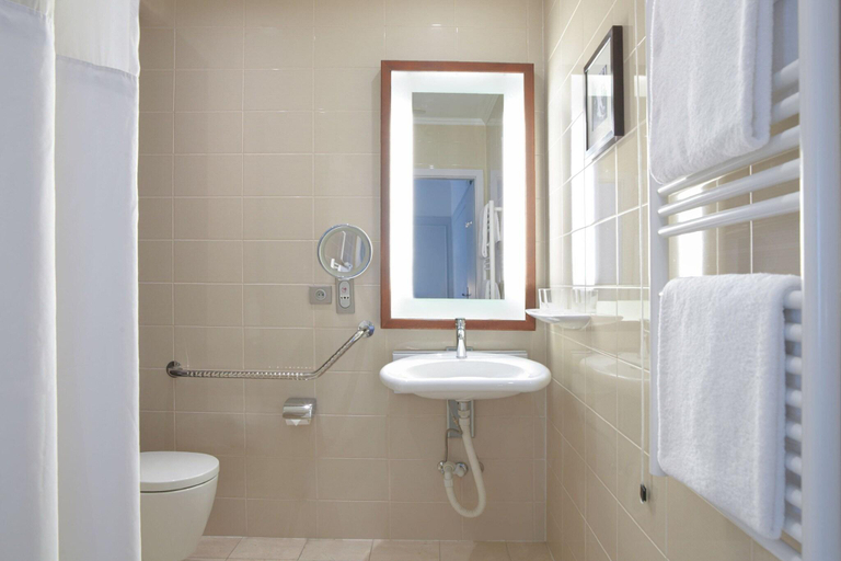 Bathroom 4, Paris Marriott Opera Ambassador Hotel, Paris