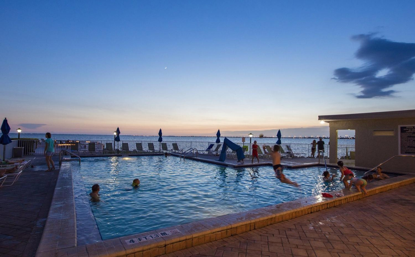 Others 3, 2 Bed Condo with Balcony Facing Pool and Sunsets!, Hillsborough