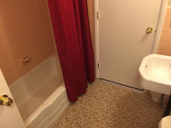 Bathroom 4, Big Bear Lodge, Alpena