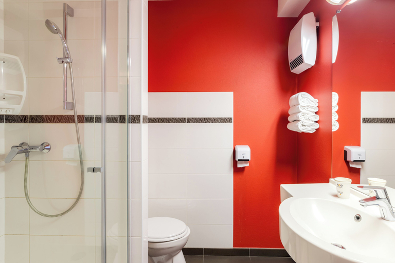 Bathroom 3, ACE Hôtel Troyes, Aube