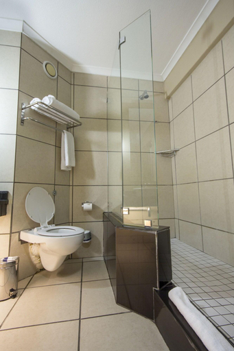 Bathroom 4, Protea Hotel Upington Oasis, Siyanda
