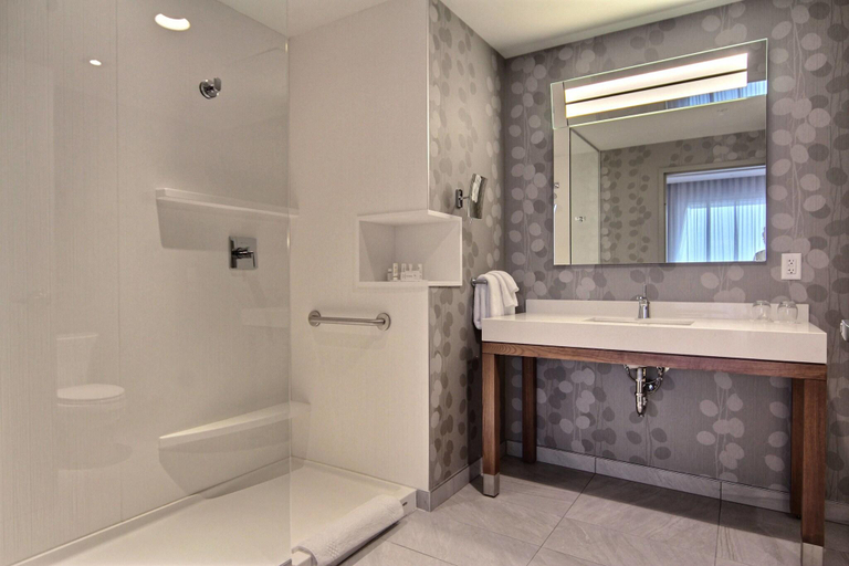 Bathroom 5, Courtyard Quebec City, Communauté-Urbaine-de-Québec