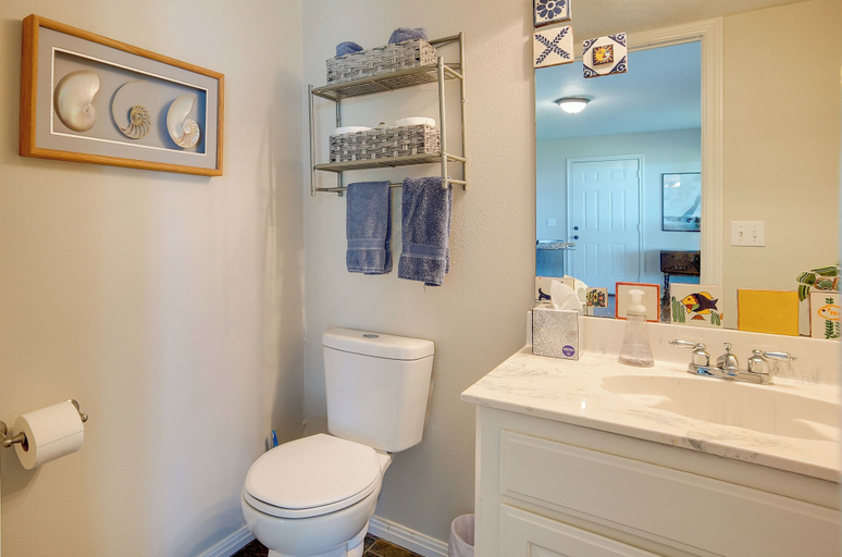 Bathroom 4, Spacious Livingston Home w/ Private Boat Dock, Polk