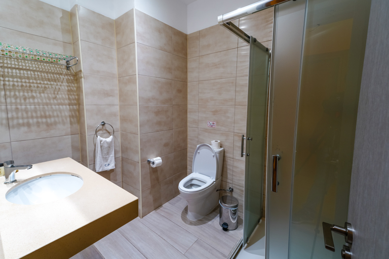 Bathroom, Captain Pier