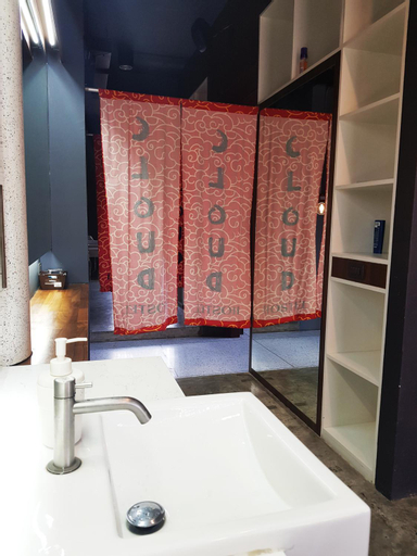 Bathroom 16