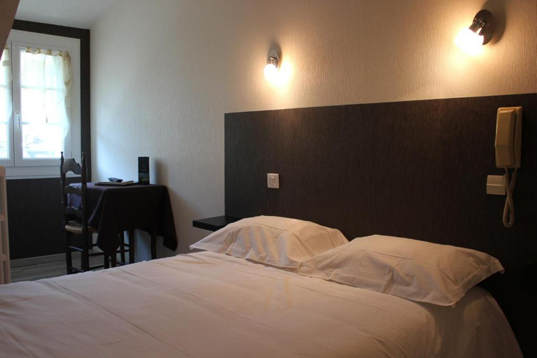 Bedroom 3, Logis Hotel les Cimes, Hautes-Pyrénées