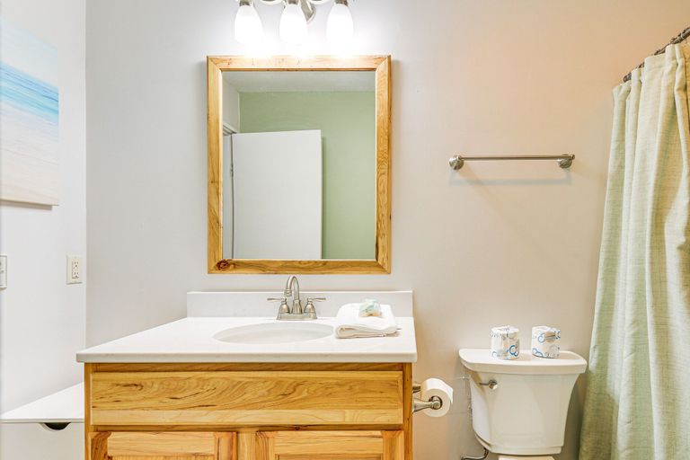 Bathroom 4, 5 Pools: Pet-friendly Palmetto Dunes Condo!, Beaufort