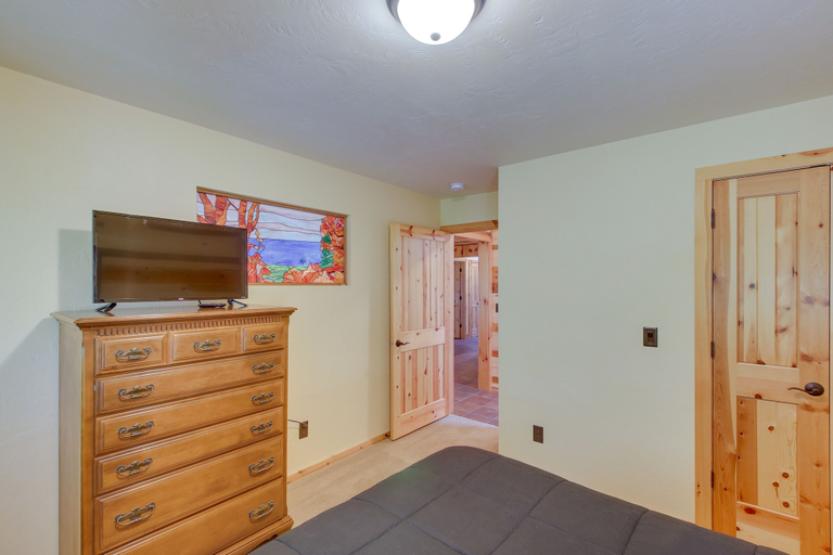 Others 5, Idyllic Sturgeon Bay Cabin w/ Fire Pit + View, Door