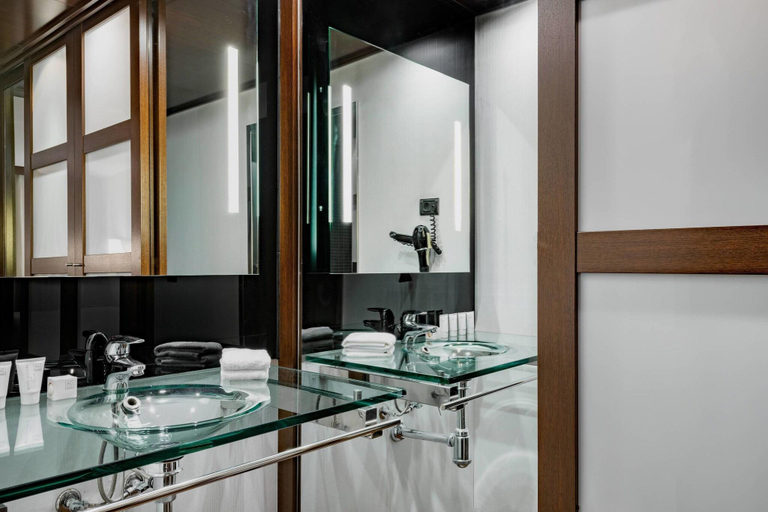 Bathroom 4, AC Porto, Porto
