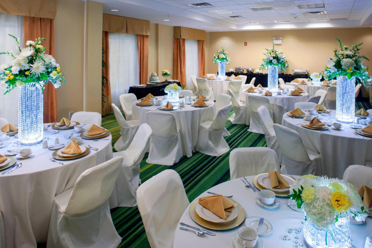 Food & Drinks 5, Fairfield Inn & Suites Cartersville, Bartow