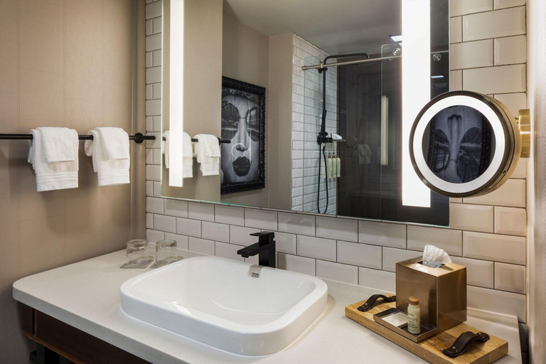 Bathroom 4, Renaissance Minneapolis Hotel, The Depot, Hennepin