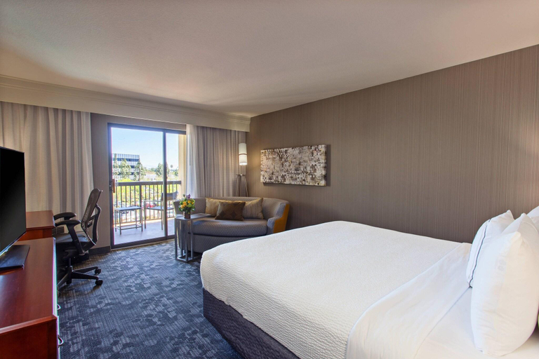 Bedroom 4, Courtyard by Marriott San Diego Central, San Diego