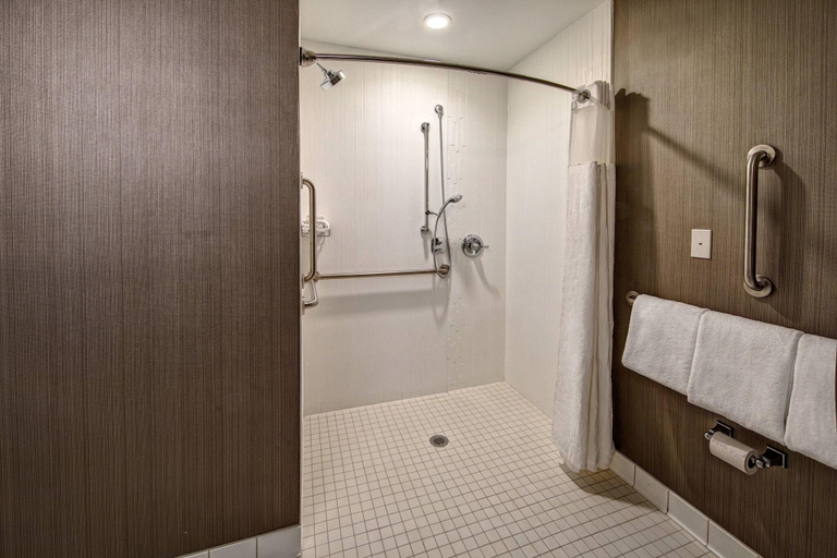 Bathroom 4, Courtyard Dulles Airport Herndon, Fairfax