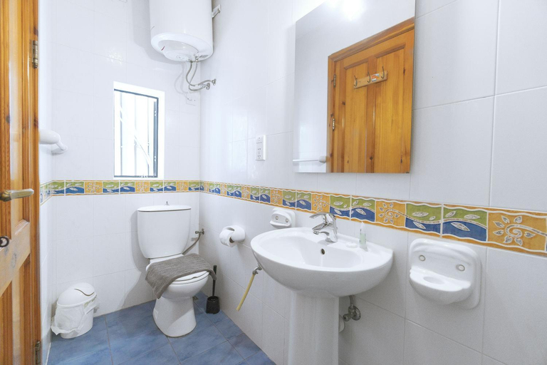 Bathroom 3, Harbour Lights Seafront 2 bedroom apartment, Saint Paul's Bay