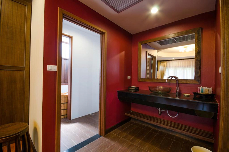 Bathroom 9