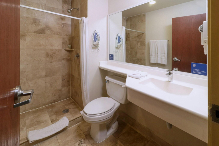 Bathroom 4, City Express by Marriott Nuevo Laredo, Nuevo Laredo