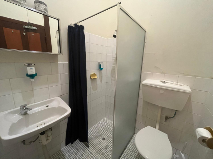 Bathroom 4