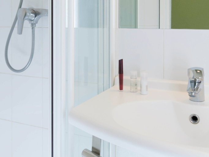 Bathroom 12
