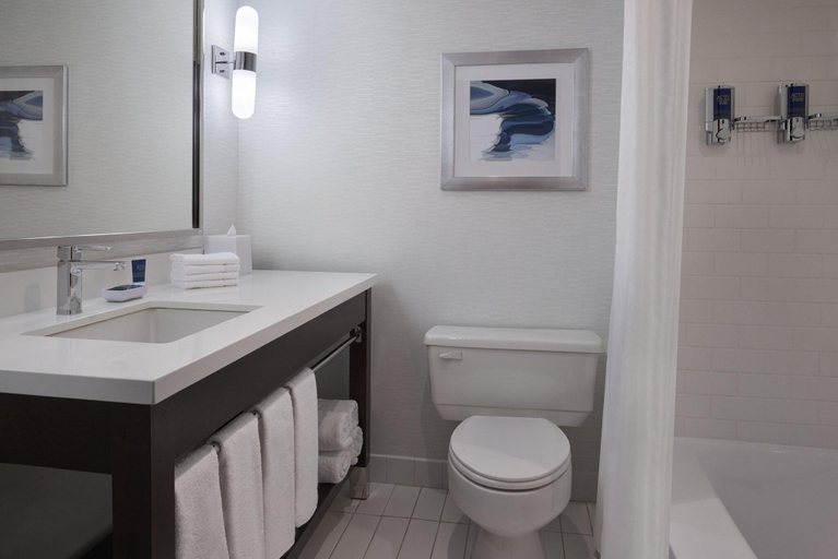 Bathroom 4, Four Points By Sheraton Gatineau, Communauté-Urbaine-de-l'Outaouais