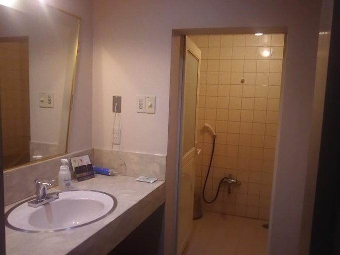 Bathroom 8
