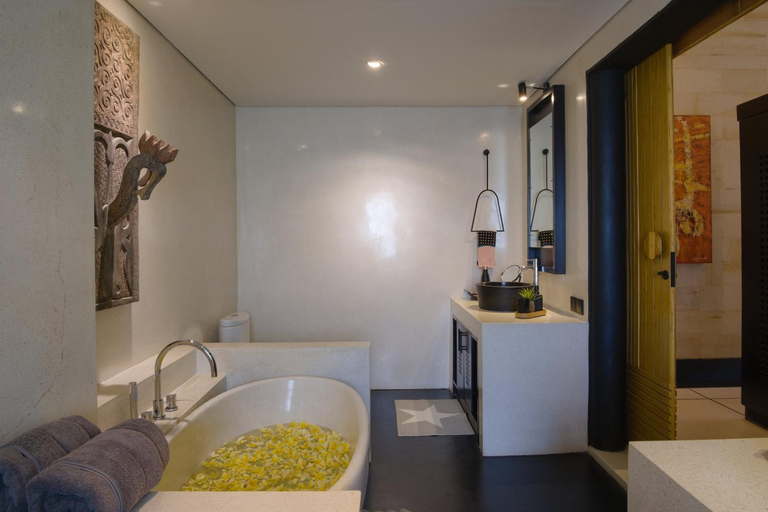 Bathroom 4, Amanputri Villa, Badung