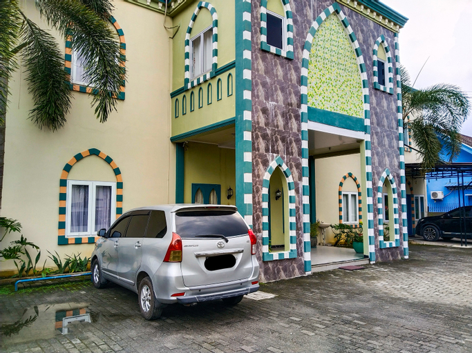 Exterior & Views 13