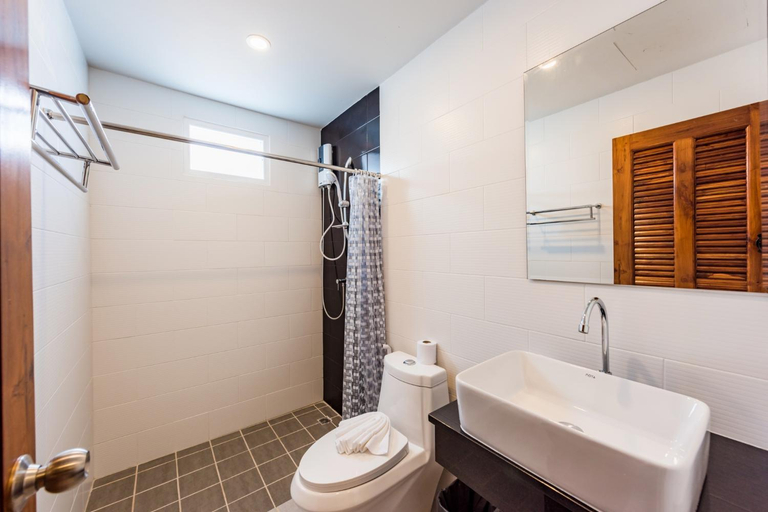 Bathroom 5, Phuket Marine Poshtel, Phuket Island