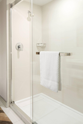 Bathroom 4, Delta Hotels Sherbrooke Conference Centre, La Région-Sherbrookoise