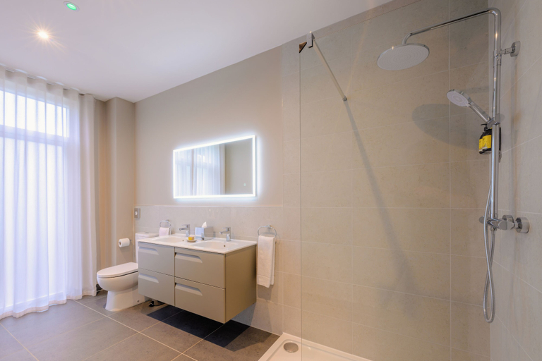 Bathroom 4, Killeen Castle