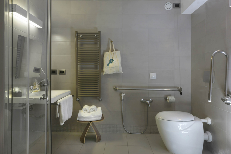 Bathroom 19