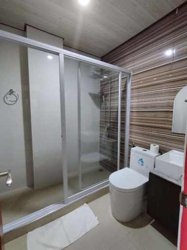 Bathroom 3, RedDoorz @ LQJ Hotel Old Buswang Kalibo, Kalibo