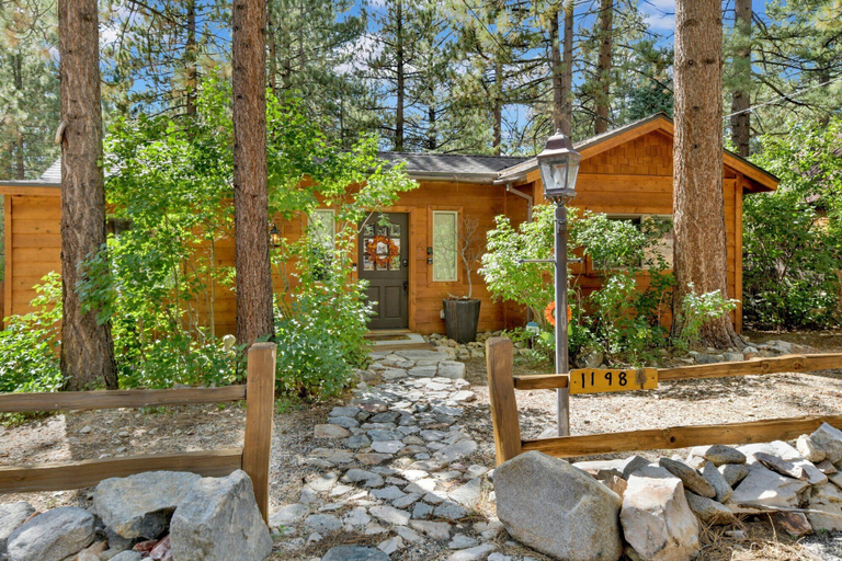 Exterior & Views 2, Fawnskin Cottage #2192, San Bernardino